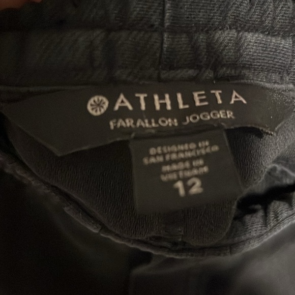 Farallon Joggers, missing string - Picture 3 of 4